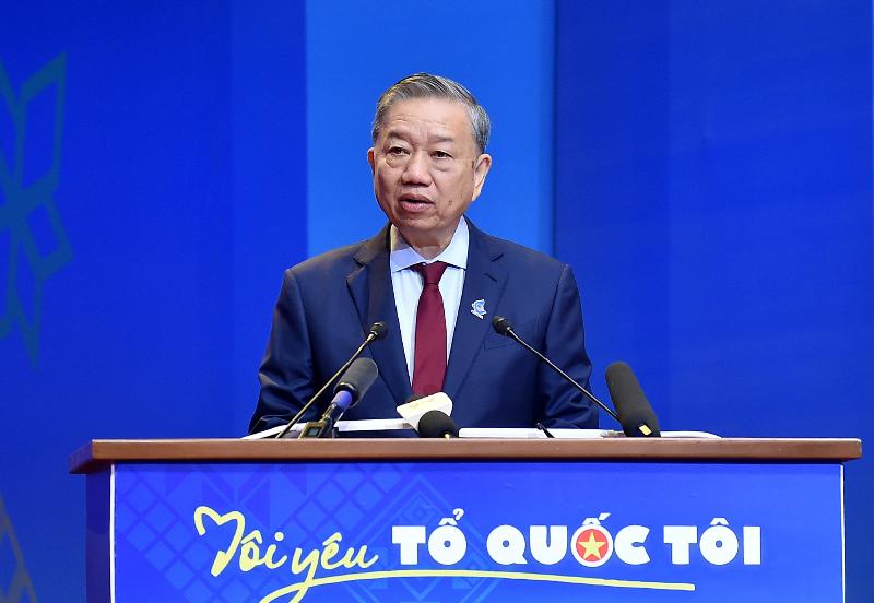 Hình ảnh minh họa một con đường cuộc đời với các cột mốc thời gian hoặc các biểu tượng về sự nghiệp, gia đình, sức khỏe, thể hiện vận trình tuổi Nhâm Tuất 1982 nam nữ qua các giai đoạn, liên kết với 1982 là tuổi con gì vận mệnh thế nào